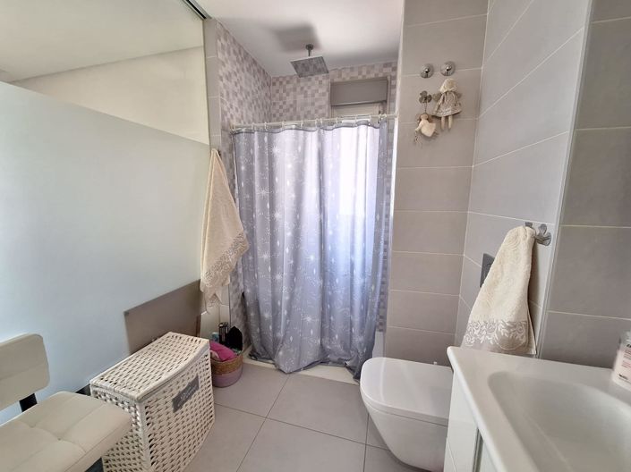 Image No.18-3 Bed Property for sale