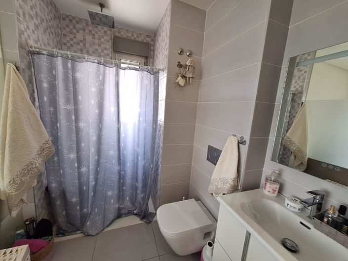 Image No.19-3 Bed Property for sale