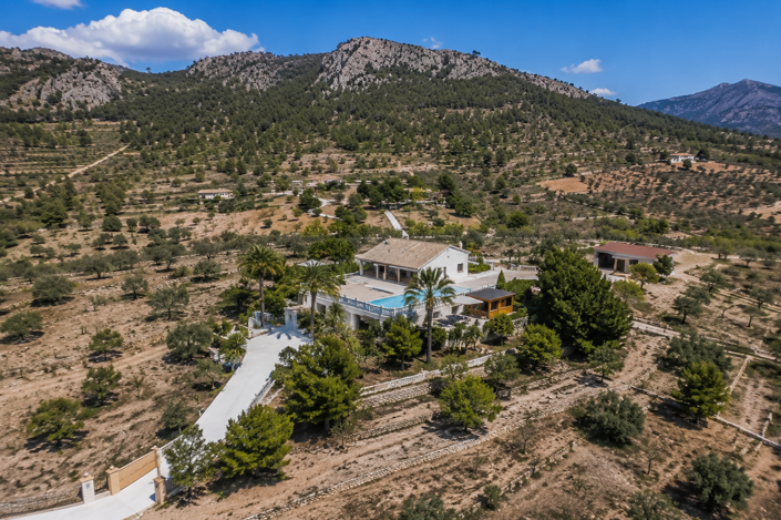 Image No.16-4 Bed Property for sale