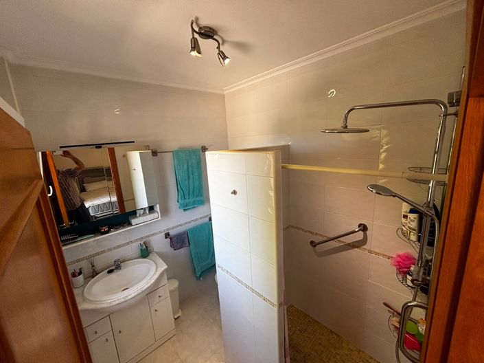 Image No.17-4 Bed Property for sale