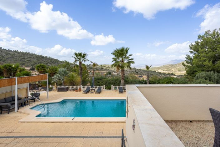 Image No.27-4 Bed Property for sale