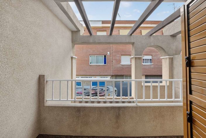 Image No.20-3 Bed Townhouse for sale