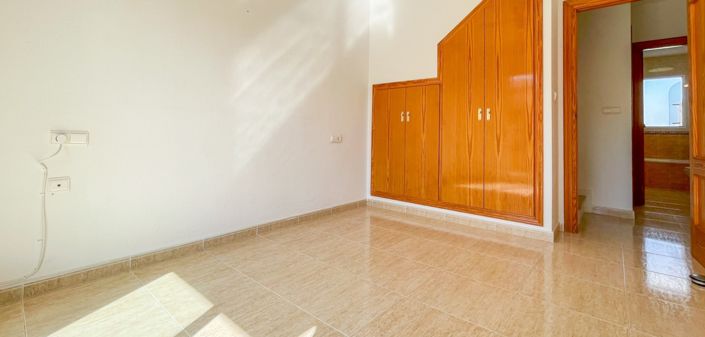 Image No.16-4 Bed Property for sale