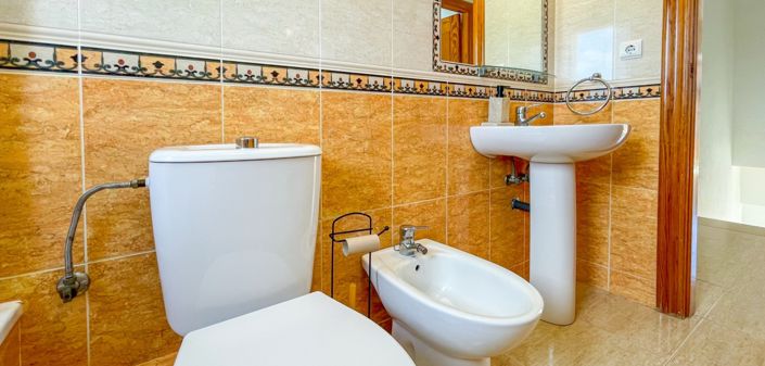 Image No.18-4 Bed Property for sale