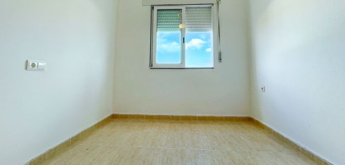 Image No.28-4 Bed Property for sale