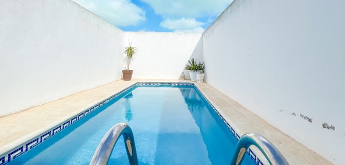Image No.4-4 Bed Property for sale