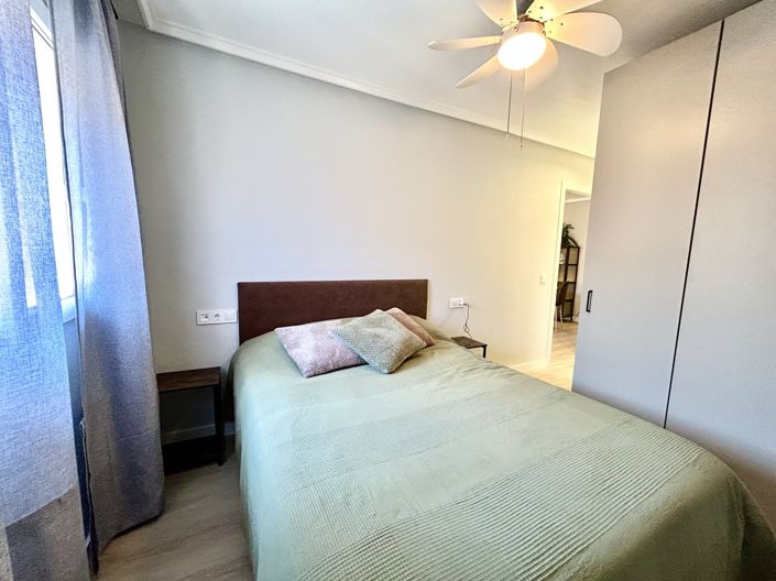 Image No.12-1 Bed Property for sale