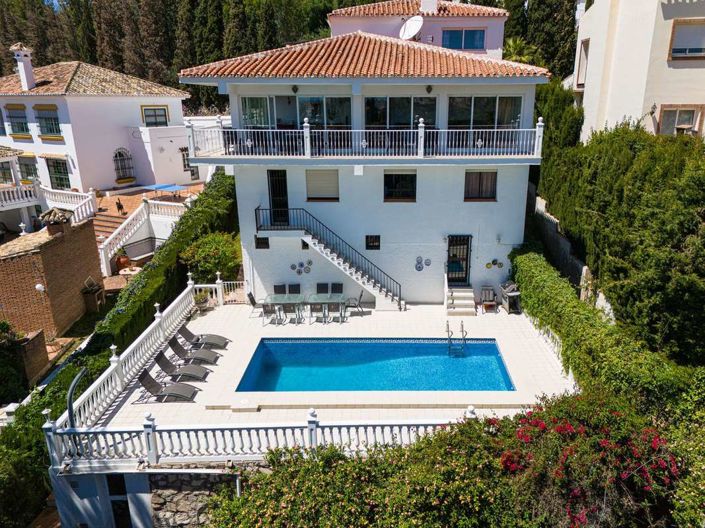 Image No.1-7 Bed Villa for sale
