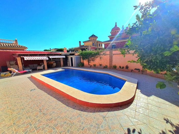 Image No.1-6 Bed Villa for sale