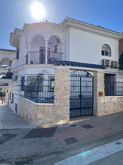 Image No.1-5 Bed Villa for sale