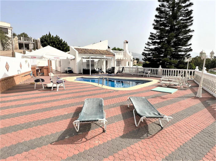 Image No.1-4 Bed Villa for sale