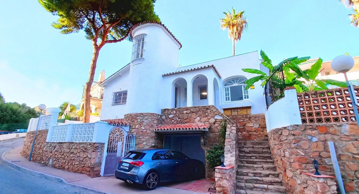 Image No.1-4 Bed Villa for sale