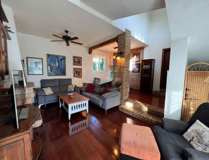 Image No.1-4 Bed Villa for sale