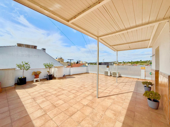 Image No.1-3 Bed Townhouse for sale