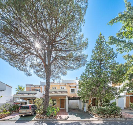 Image No.1-3 Bed Townhouse for sale