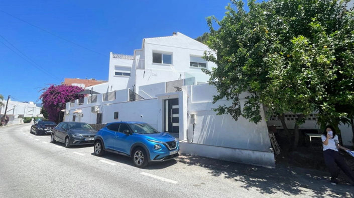 Image No.1-3 Bed Villa for sale