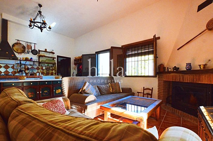 Image No.11-3 Bed Country House for sale