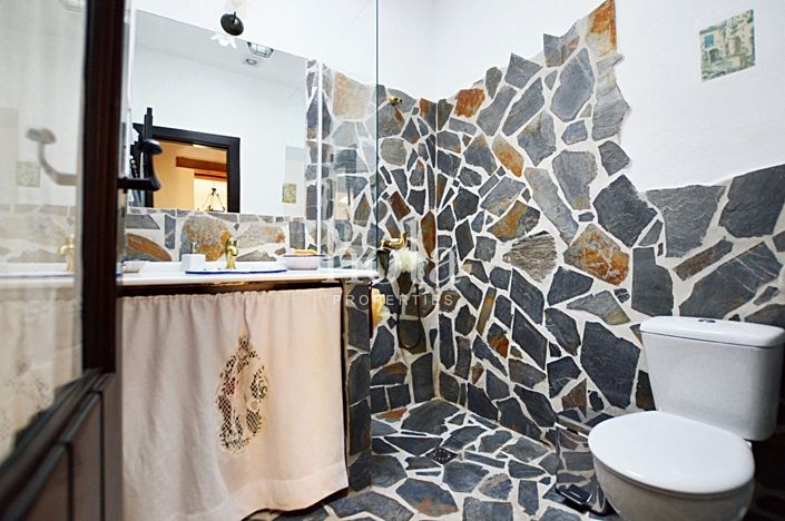 Image No.17-3 Bed Country House for sale