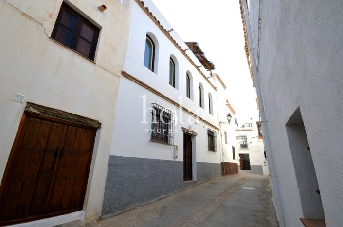 Image No.17-3 Bed Townhouse for sale