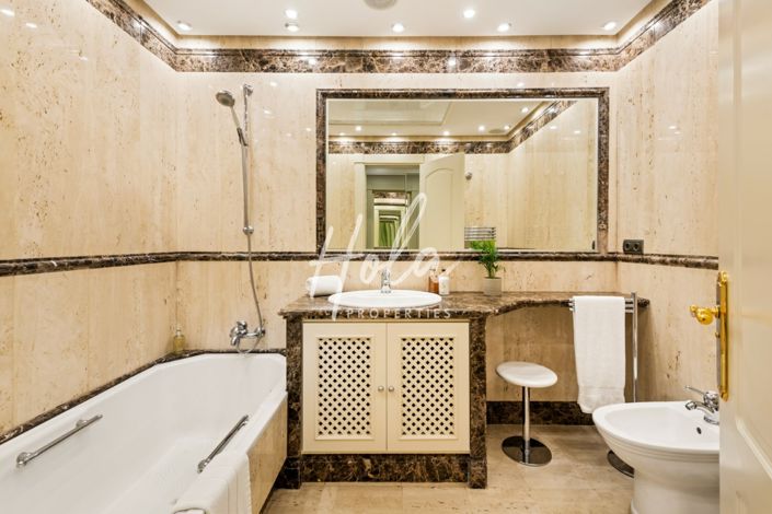 Image No.18-5 Bed Apartment for sale