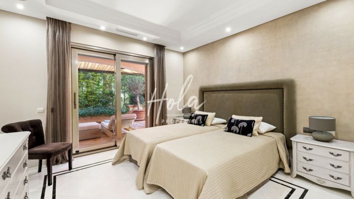 Image No.24-5 Bed Apartment for sale