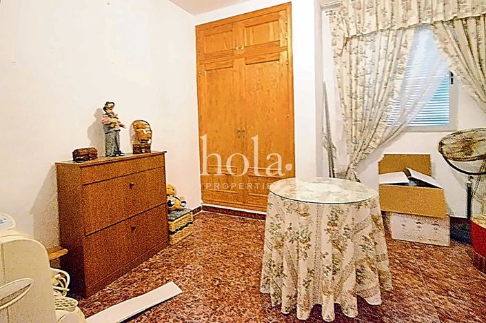 Image No.13-4 Bed Townhouse for sale