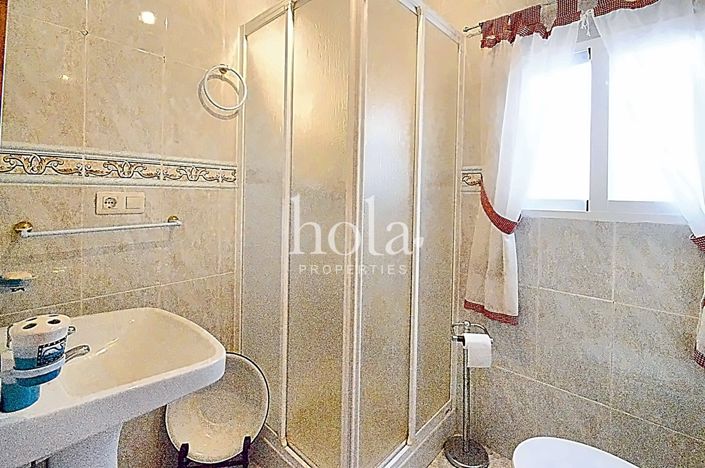 Image No.18-4 Bed Townhouse for sale