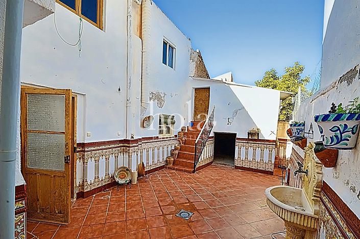 Image No.23-4 Bed Townhouse for sale