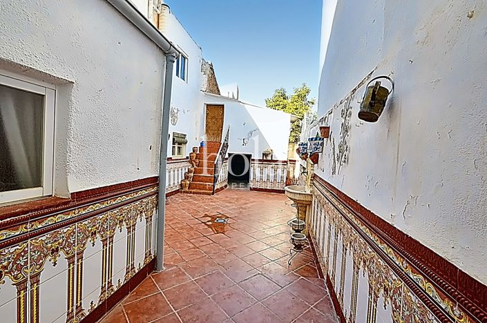 Image No.24-4 Bed Townhouse for sale