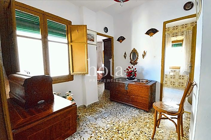 Image No.10-4 Bed Townhouse for sale