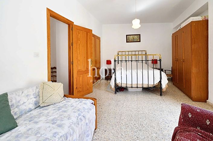 Image No.9-5 Bed Townhouse for sale