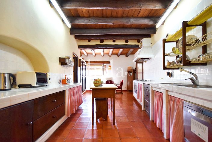 Image No.11-7 Bed Townhouse for sale