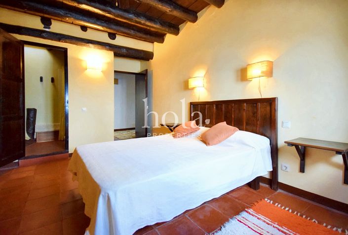 Image No.12-7 Bed Townhouse for sale