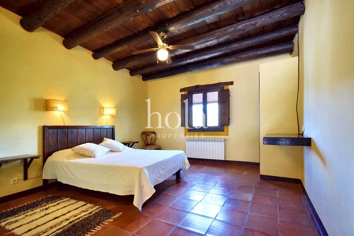 Image No.16-7 Bed Townhouse for sale