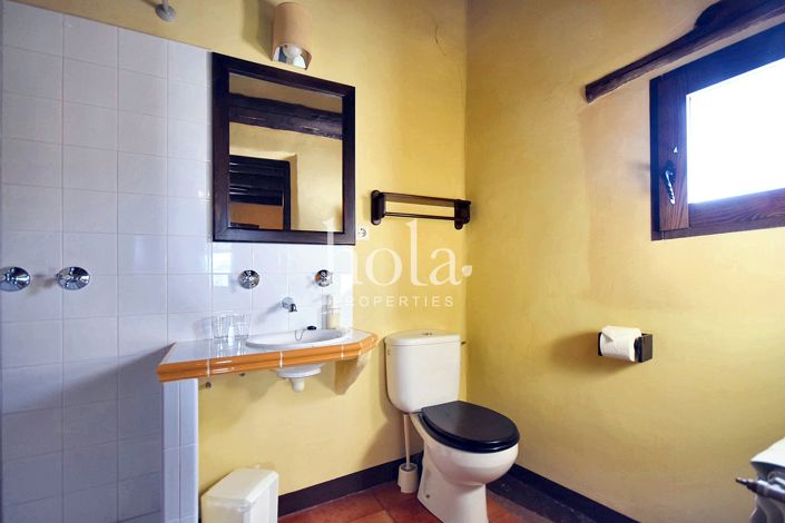 Image No.17-7 Bed Townhouse for sale