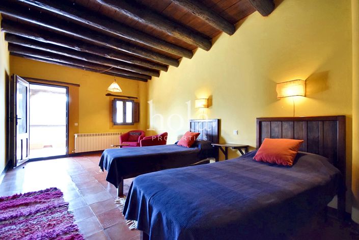 Image No.18-7 Bed Townhouse for sale