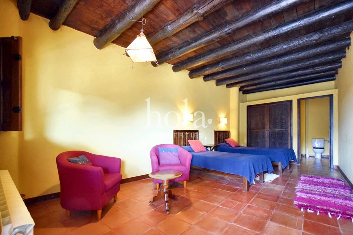 Image No.19-7 Bed Townhouse for sale