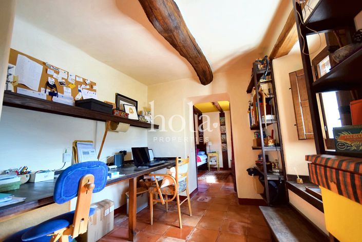 Image No.21-7 Bed Townhouse for sale