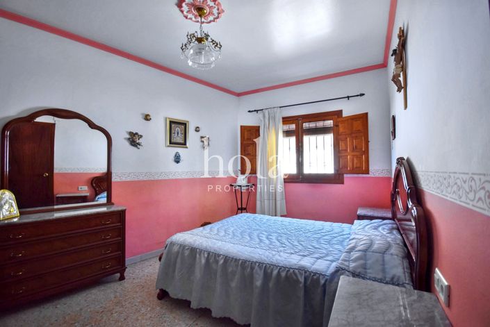 Image No.16-8 Bed Townhouse for sale