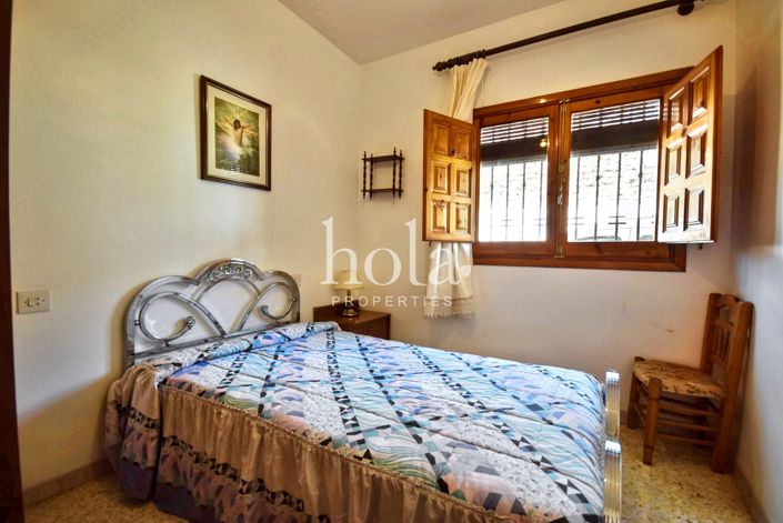 Image No.17-8 Bed Townhouse for sale