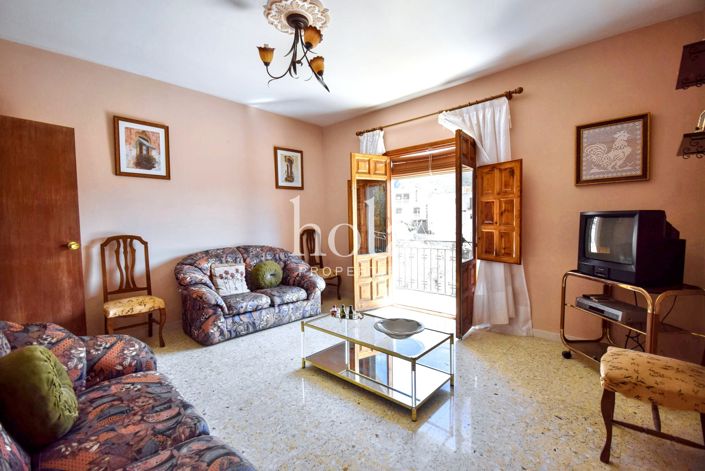 Image No.19-8 Bed Townhouse for sale