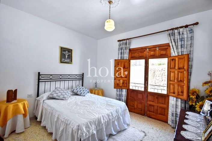 Image No.20-8 Bed Townhouse for sale