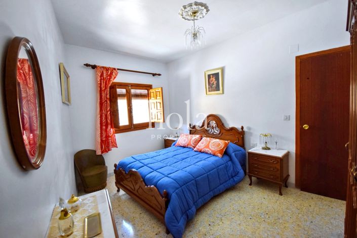 Image No.21-8 Bed Townhouse for sale