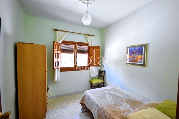 Image No.22-8 Bed Townhouse for sale