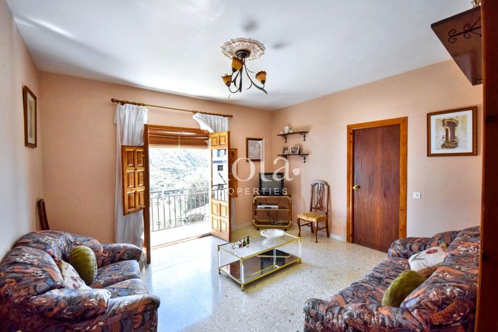 Image No.5-8 Bed Townhouse for sale