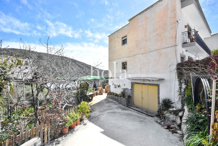 Image No.8-8 Bed Townhouse for sale