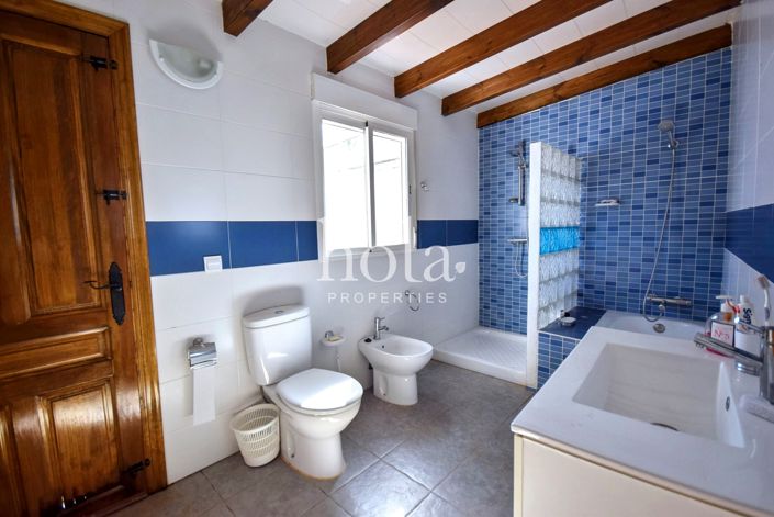 Image No.8-3 Bed Country House for sale