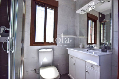 listing8272720005d661ba382560x1920c4ec654dec5