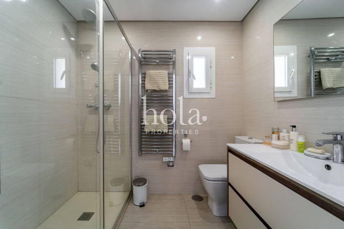 Image No.15-4 Bed Townhouse for sale