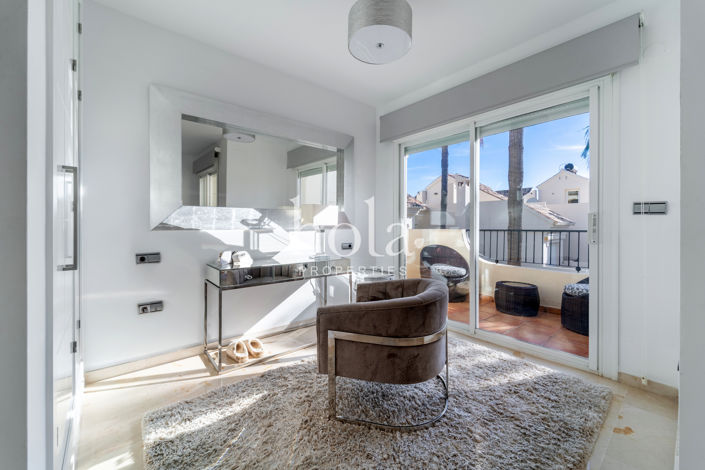 Image No.17-4 Bed Townhouse for sale